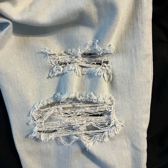 american eagle light wash very ripped skinny jeans! - Picture 8 of 12